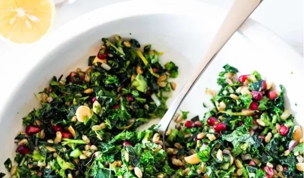 Αυτή η σαλάτα αξίζει 20 λεπτά break από τη δουλειά σου