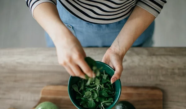 Detox διατροφή μετά τις γιορτές: 5 γευστικές συνταγές που θα σε βοηθήσουν στην επαναφορά σου