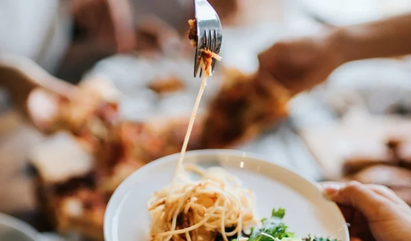 "Θέλω να παχύνω αλλά δεν παίρνω κιλά": 5 συμβουλές για να πάρεις βάρος