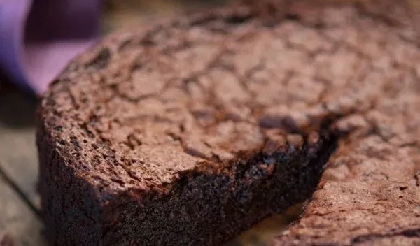 Το πιο λαχταριστό gluten free κέικ σοκολάτας