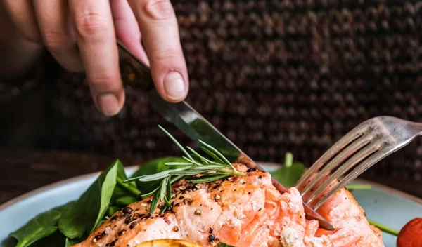 Διατροφή για την καρδιά: Μύθοι και αλήθειες για τη δράση κάποιων τροφών που συσχετίζονται με την υγεία της