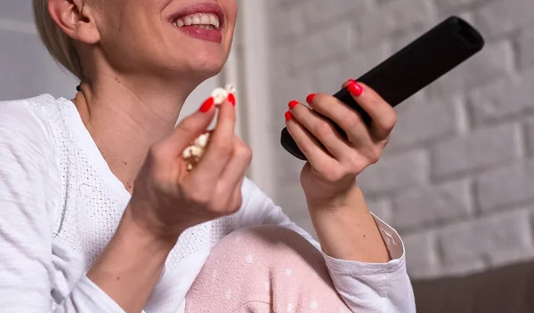 Υγιεινά σνακ για τις βραδινές λιγούρες: 5 ιδέες για ένα ελαφρύ γεύμα πριν τον ύπνο