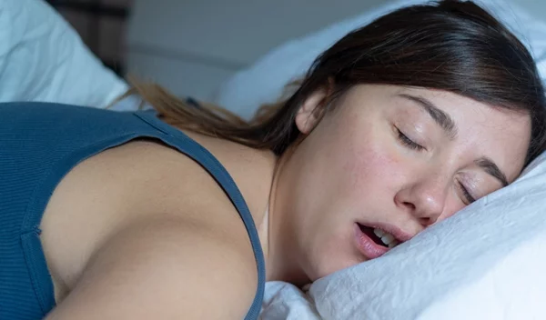 Ροχαλητό: Σε τι οφείλεται και ποια είναι η θεραπεία για το ροχαλητό