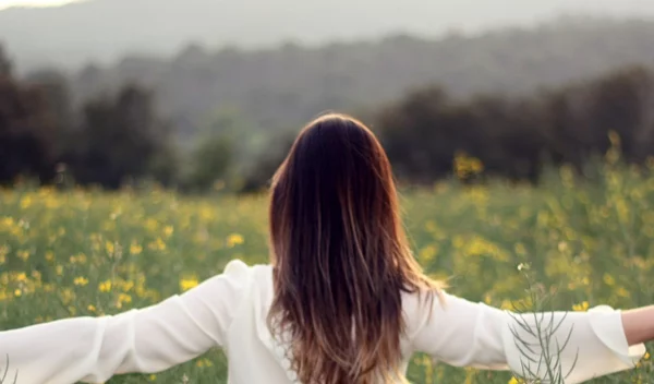 Πώς να προσποιηθείς ότι αγαπάς τον εαυτό σου μέχρι να το πετύχεις