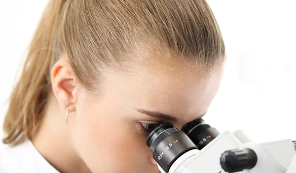 Ελπίδες για θεραπεία για τον κορωναϊό: Συνδυασμός δύο αντιικών φαρμάκων φαίνεται πως έχει αποτέλεσμα