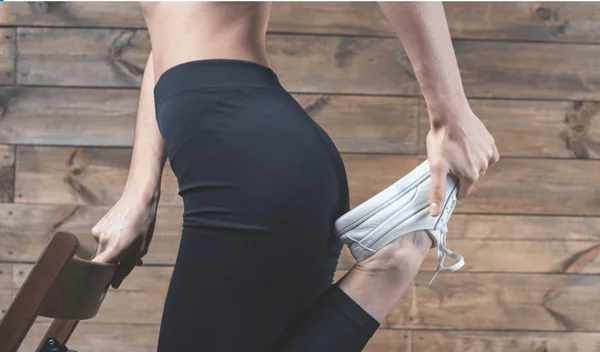 Ασκήσεις για όλο το σώμα με μία καρέκλα από την Χριστίνα Μαυρίδου