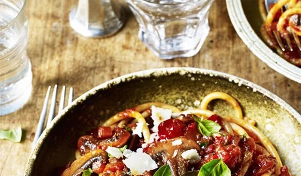 Aυτή η μακαρονάδα bolognese είναι vegetarian (και απίστευτα νόστιμη!)