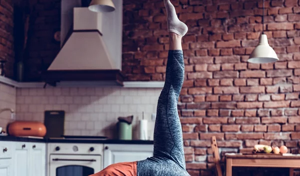 Γυμναστική στην κουζίνα για όλο το σώμα με την Χριστίνα Μαυρίδου