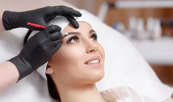 Τατουάζ φρυδιών: Όσα πρέπει να γνωρίζουμε πριν το αποφασίσουμε