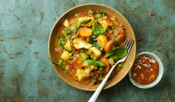 Λαχανικά με σος κάρυ για ‘σένα που προσέχεις αλλά βαριέσαι τις σαλάτες