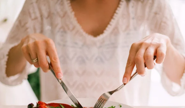 Διατροφή και κορονοϊός: Τι να τρώω κατά τη διάρκεια της καραντίνας για να μην πάρω βάρος;