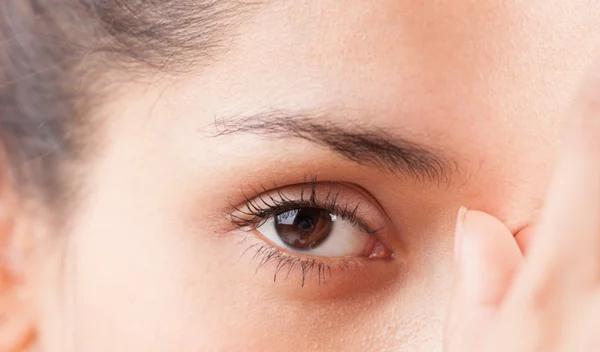 Ασκήσεις προσώπου στο σπίτι για χαλάρωση και αναζωογόνηση