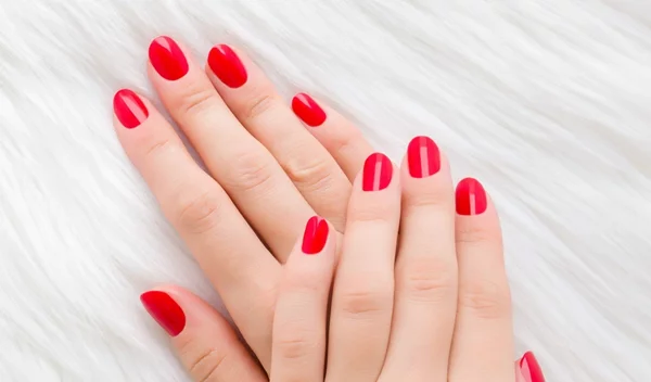 Επαγγελματικά μυστικά για μεγάλη διάρκεια στο μανικιούρ