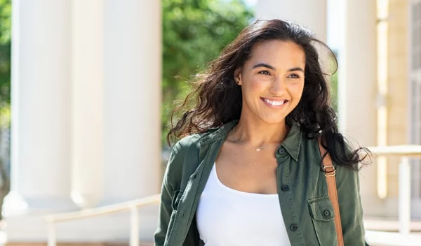 Πέντε στιλιστικά tips για κορίτσια με πλούσιες καμπύλες