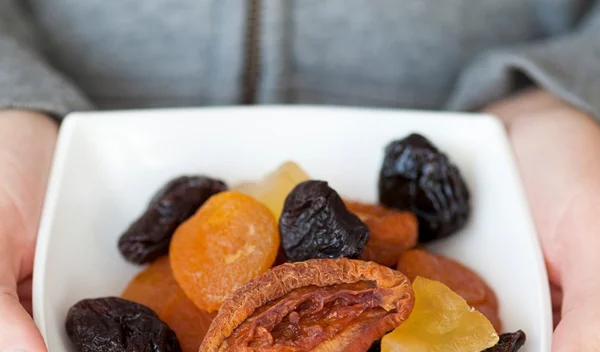 5 υγιεινά σνακ για να τρως στη δουλειά