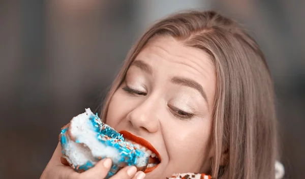 "Όταν έχω άγχος δεν μπορώ να σταματήσω να τρώω" - Τι είναι η συναισθηματική υπερφαγία και πώς αντιμετωπίζεται