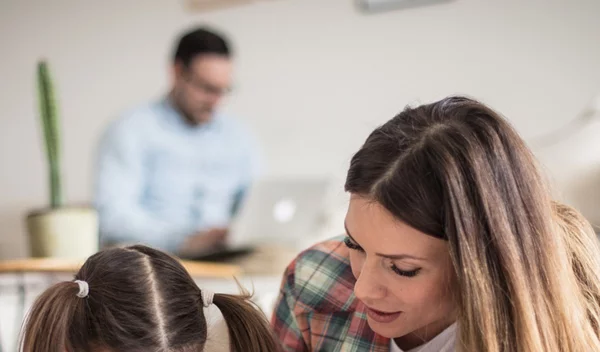 4 συμβουλές για την καραντίνα από την ψυχολόγο Βεατρίκη Γλυνού στους γονείς - και όχι μόνο