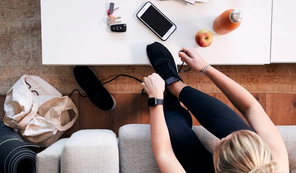 Γυμναστική στο σπίτι χωρίς εξοπλισμό: Οι personal trainers μάς δίνουν εναλλακτικές επιλογές