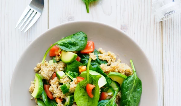 Η σαλάτα ως πλήρες γεύμα: 5 λάθη που κάνουμε όταν τη φτιάχνουμε