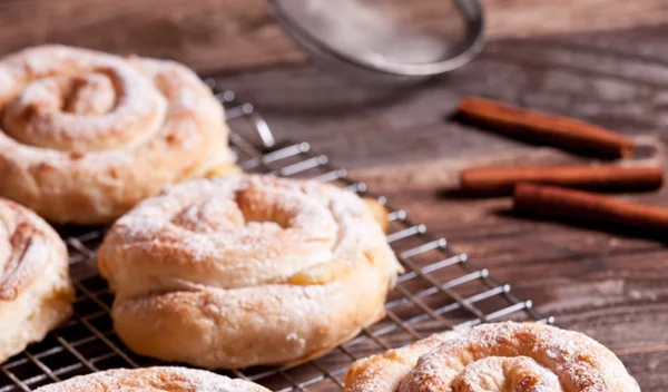 Νηστίσιμη ταχινόπιτα στριφτή | Ένα νόστιμο γλυκό για τη Σαρακοστή