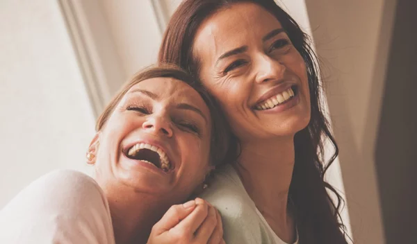 Τα πιο κολακευτικά χτενίσματα για γυναίκες άνω των 50