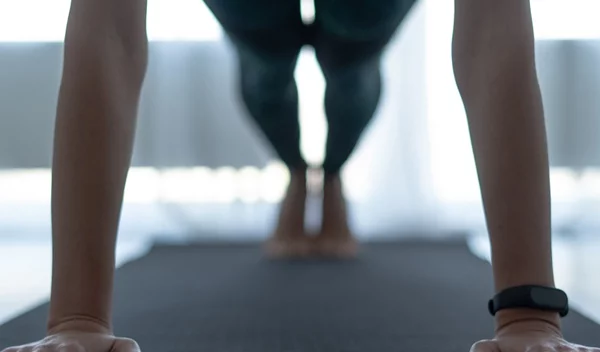 16 ασκήσεις για όλο το σώμα με 6 μπουκάλια νερού από την Χριστίνα Μαυρίδου