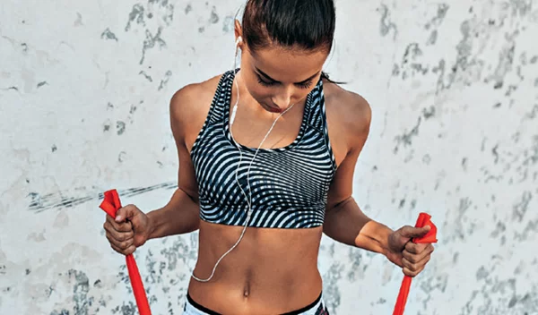 Γυμναστική με λάστιχα αντιστάσεων: Γιατί πρέπει να τη δοκιμάσεις