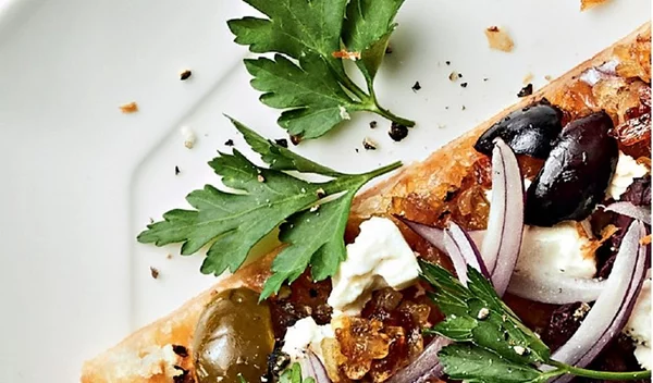 Φρέσκα κρεμμυδάκια: 3 συνταγές που τα αναδεικνύουν