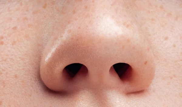 Κρύο; Πώς θα αντιμετωπίσεις τα σκασμένα χείλη