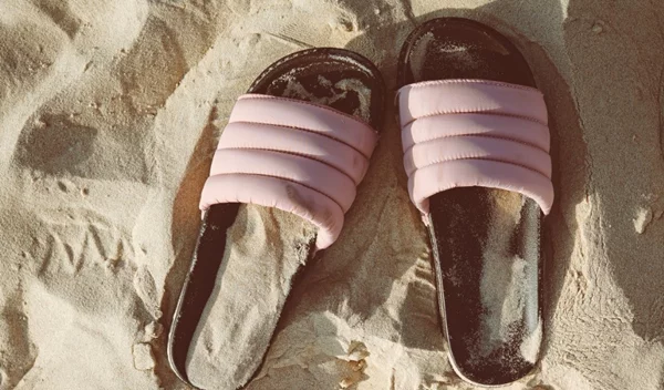 Γυμναστική για όλο το σώμα με μοναδικό εξοπλισμό τις σαγιονάρες σου