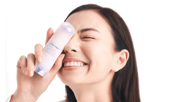 Serum: Γιατί μέσα σε όλα αυτά τα προϊόντα, είναι τελικά αυτό που ξεχωρίζει;