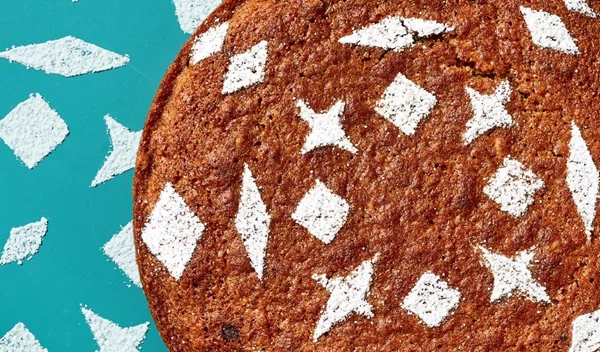 Κέικ με κανέλα και μπαχαρικά: Εορταστική συνταγή που θα κλέψει τις εντυπώσεις