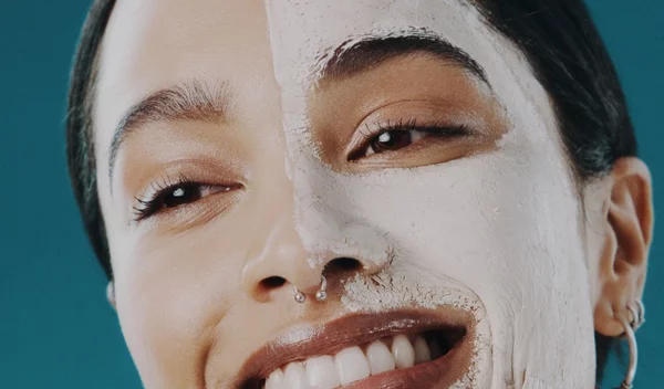 Η σπιτική μάσκα με ένα μπαχαρικό που λειαίνει το δέρμα πιο αποτελεσματικά από την κρέμα σύσφιξης