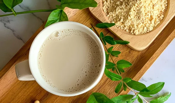 Παίρνουμε οιστρογόνα από τη διατροφή μας; Πότε τα θέλουμε και πότε όχι; Η ενδοκρινολόγος απαντά