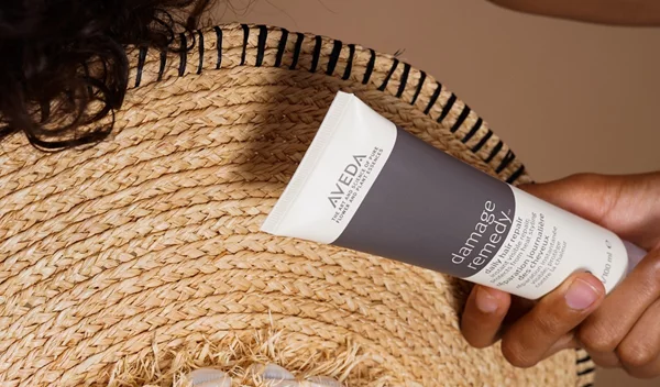 Περιποίηση μαλλιών το καλοκαίρι: Τα προϊόντα Aveda που ξεχωρίσαμε στις πιο HOT τιμές