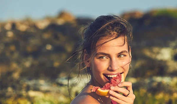 #Loveyourbody: Τα κορίτσια του MissBloom επιλέγουν το ιδανικό μαγιό ανάλογα με τον σωματότυπό τους