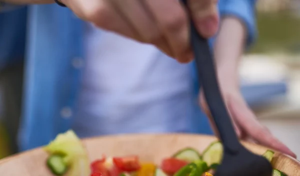 Έχεις όρεξη για μια δροσερή σαλάτα; H Kourtney Kardashian μοιράστηκε το αγαπημένο της dressing