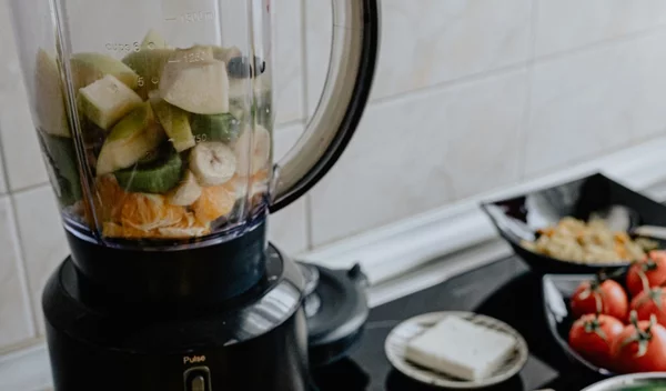 Σμούθι για λαμπερό δέρμα: Ποιες είναι οι κατηγορίες με τα βασικά συστατικά που πρέπει να περιέχει;