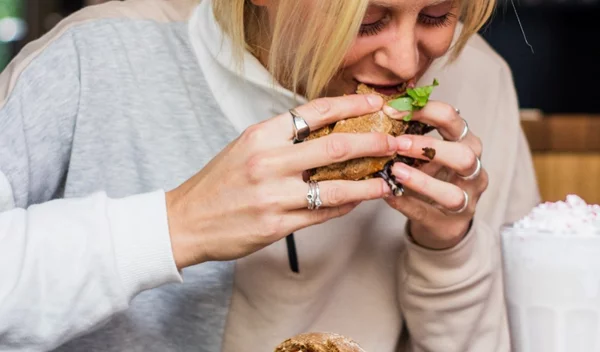 Τι ρόλο παίζουν τα συναισθήματα στη διατροφή μας;