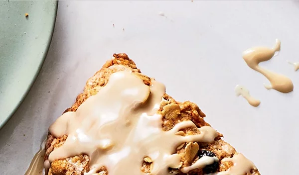 Συνταγή για αγγλικά scones με βρώμη, καρότο και παστινάκι