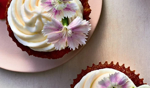 Συνταγή για cupcakes χωρίς γλουτένη, με frosting από γιαούρτι