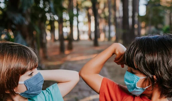 Παιδιά και COVID-19: Ποιες ηλικίες κινδυνεύουν περισσότερο;