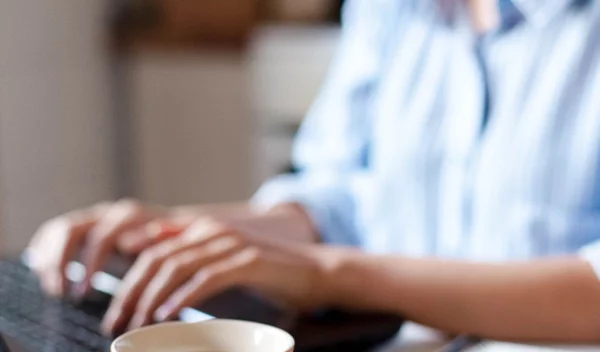 Πώς θα συνεχίσεις να είσαι παραγωγική μετά τις 3 μ.μ. στο γραφείο