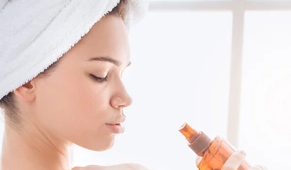 Τέσσερα από τα καλύτερα ενυδατικά λάδια σώματος