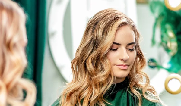 Σκέφτεσαι να κάνεις balayage; 5 φωτογραφίες για να δείξεις στον κομμωτή σου