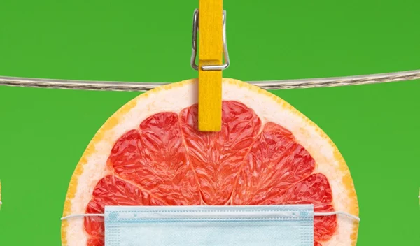 Πώς ενισχύει η βιταμίνη C το ανοσοποιητικό; Μπορεί να μας προστατέψει από την COVID-19;