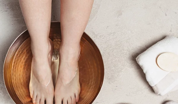 Τα χρώματα στα νύχια που επιλέγουν αυτήν την στιγμή όλες οι influencers για το πεντικιούρ τους