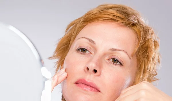 Οι καλύτερες ενυδατικές κρέμες για γυναίκες άνω των 40