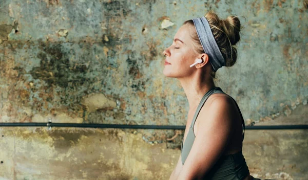 Με βοηθά η μουσική στην προπόνηση;