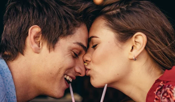 Εφηβεία: Πότε... αρχίζει το σεξ; Οι συμβουλές της ψυχολόγου προς όλους τους γονείς